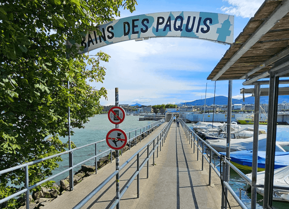 Eté comme hiver, les Bains des Pâquis accueillent les amateurs de soleil et de détente. Situés à quelques mètres du Jet d’eau, ils permettent de bénéficier d’une vue imprenable sur le lac. Des activités adaptées à chaque saison sont proposées.